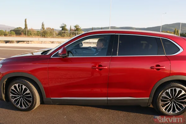 Başkan Erdoğan Togg'un direksiyonunda: Tekerine taş değmesin... Araç rengi için işaret ettiği Emine Erdoğan kararını verdi - 22