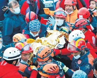 İzmirdeki 6.6lık depremde enkaz altında 65 saat kalan Elif hayata tutundu!