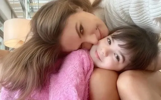 1778413948186.jpeg Ünlülerden Anneler Günü paylaşımları: "Beni büyüten ellerin her zaman benimle"-8