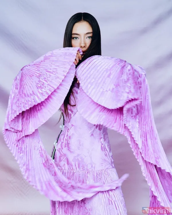 Resmen kendisini doğurmuş! Neslihan Atagül Rus güzeli annesini paylaştı: İkiz gibiler! - 2