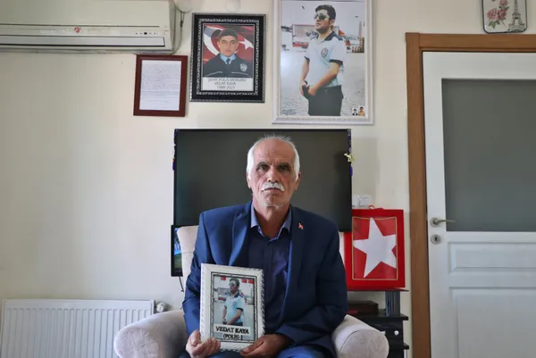 sofi-nurettinin-oldurulmesi-sonrasi-gara-sehidi-polis-memuru-vedat-kayanin-babasi-bu-haber-yuregimize-su-serpti-1621331485103.jpg Sofi Nurettin'in öldürülmesi sonrası Gara şehidi polis memuru Vedat Kaya'nın babası: Bu haber yüreğimize su serpti-4