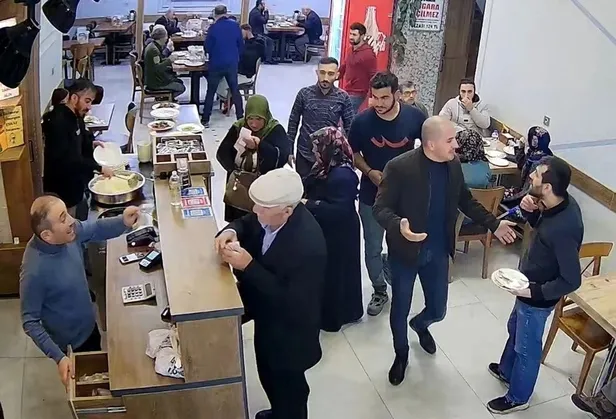 yusufeli-kaymakami-haci-kerim-meral-kimdir-kac-yasinda-nereli-1699530405012.jpeg Yusufeli Kaymakamı Hacı Kerim Meral'a neden soruşturma açıldı? Yusufeli Kaymakamı Hacı Kerim Meral kimdir, kaç yaşında, nereli?-3