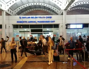 Havada korku dolu anlar! İner inmez yakınlarına koştular