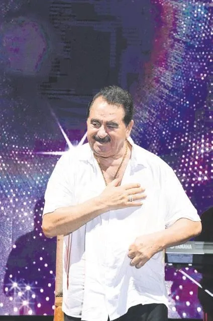 Ünlü şarkıcı Emrah 15 yıl sonra sahnede sevenleriyle bir araya geldi!-11