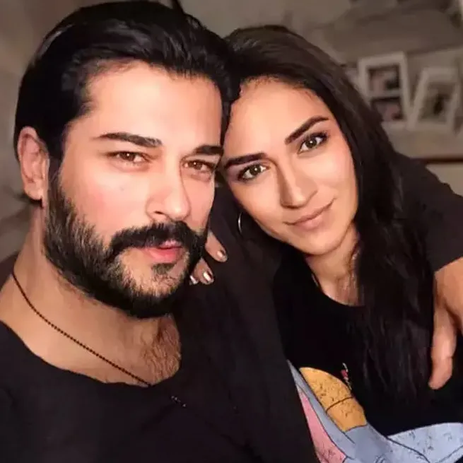 Eşref Rüya’nın Nisan’ı Demet Özdemir’i ablası gölgede bıraktı! “Güzellik genetik” dedirten Derya’ya bakın... - 21