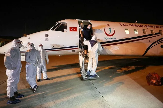 Tanzanya'da koronavirüse yakalanan 3 Türk hava ambulansıyla Türkiye'ye getirildi
