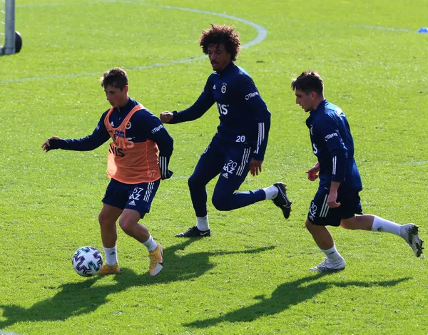 fenerbahce-imza-attiramadi-omer-faruk-beyaz-artik-40-milyon-euro-1611394579578.jpg Fenerbahçe imza attıramadı! Ömer Faruk Beyaz artık 40 milyon euro-2