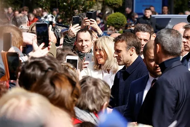 SON DAKİKA: Fransa'da cumhurbaşkanlığı seçimi günü: Macron ile Marine Le Pen ikinci tura kaldı-2