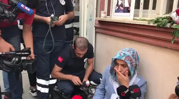 HDP'lilerden 'evlat nöbeti'ndeki Ayşegül Biçer'e skandal sözler! Acılı anne fenalık geçirdi-1