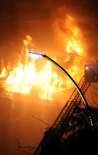 Kocaeli'de AVM'de korkutan yangın!