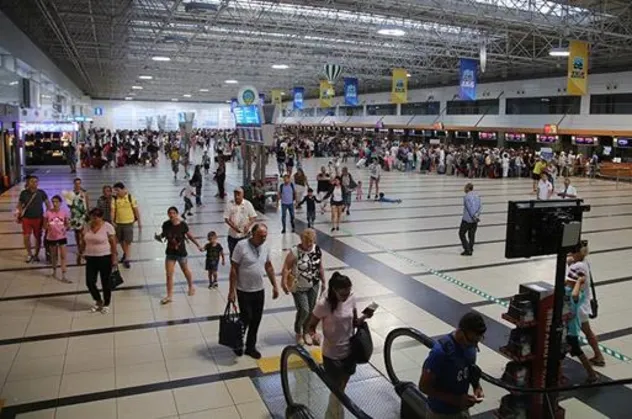 Antalya 3 ayda 571 bin turist ağırladı