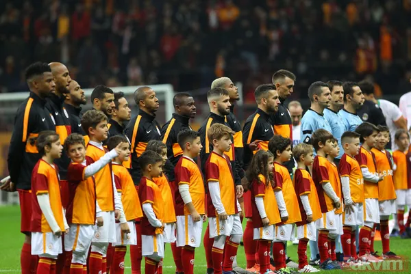 Muslera kalesinde devleşti! Sosyal medyada yer yerinden oynadı... - 43