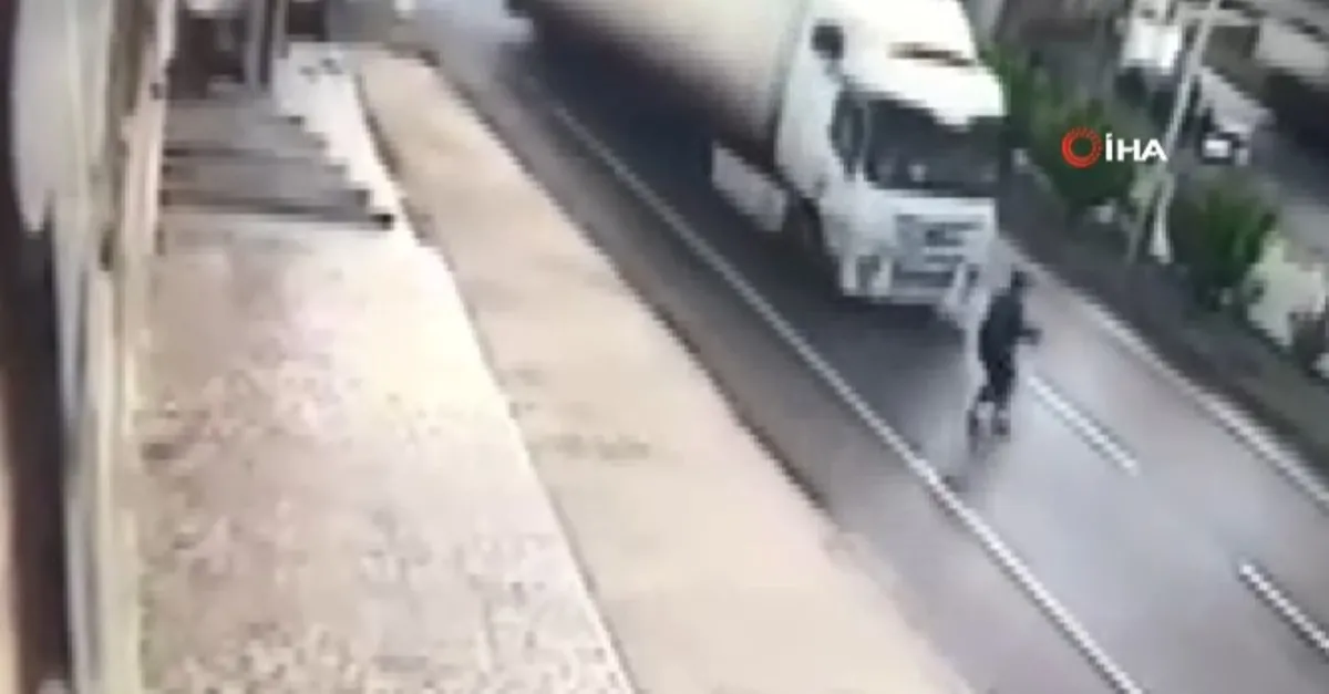 Giresun'da inanılmaz olay! Kendini hızla gelen TIR'ın önüne böyle attı (Video)