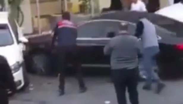 İstanbul'da park yeri kavgasında öfkeli sürücü dehşet saçtı