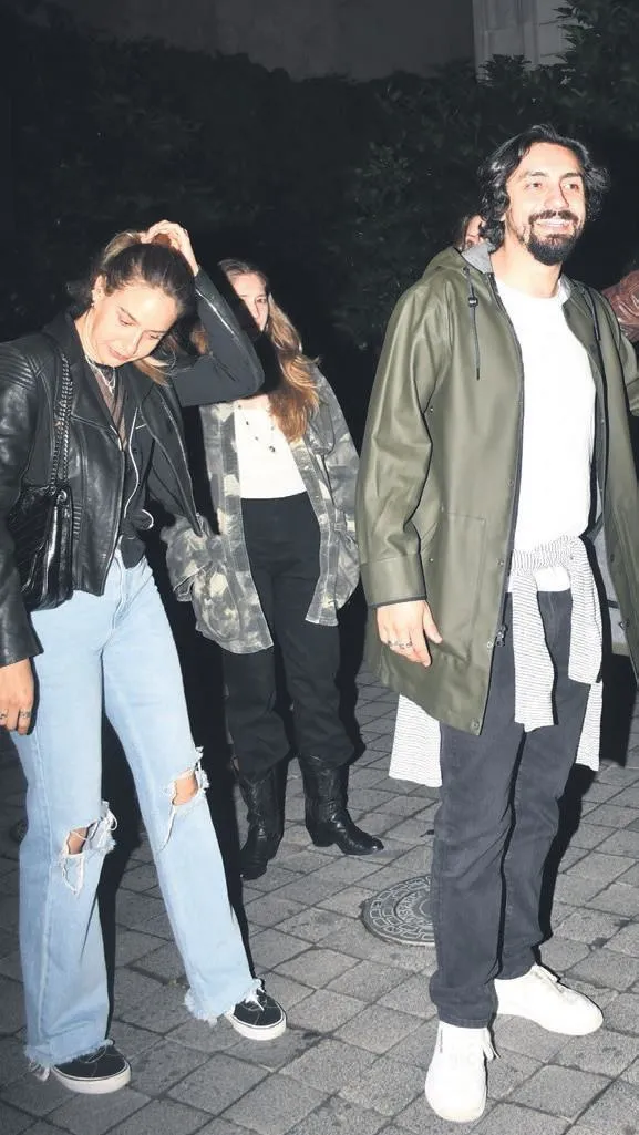 umutlari-bitiren-capkinlik-adi-demet-ozdemir-ile-anilan-umut-evirgen-gizemli-sevgilisiyle-fena-yakalandi-1684532162375.jpeg 'Umut'ları bitiren çapkınlık: Adı Demet Özdemir ile anılan Umut Evirgen gizemli sevgilisiyle fena yakalandı!-4