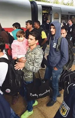 FETÖ’cüler in mülteciler out