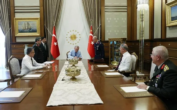 son-dakika-baskan-erdogandan-mhp-genel-baskani-devlet-bahceliye-surpriz-ziyaret-1628090249285.jpeg Son dakika: Başkan Erdoğan'dan MHP Genel Başkanı Devlet Bahçeli'ye sürpriz ziyaret-5