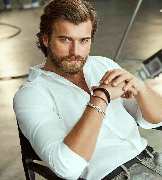 kivanc-tatlitug-sasirtti-yillar-sonra-ortaya-cikan-fotograf-degisimi-goren-gozlerine-inanamiyor-1616280134749.jpeg