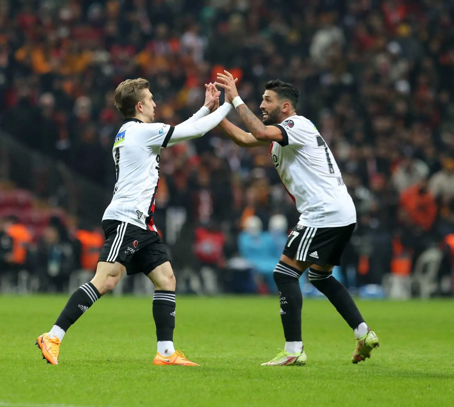 Beşiktaş'tan Galatasaray'a transfer şoku! Okan Buruk'un gözdesi elden kaçıyor - 15