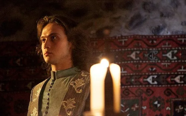 Çukur'un yıldızı Aras Bulut İynemli Arka Sokaklar'da! Çukur'un dediğim dedik Yamaç'ı Arka Sokaklar'da araba hırsızı-4