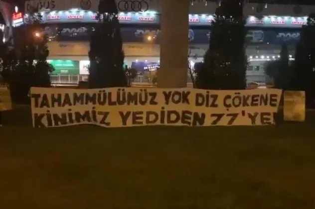 Fenerbahçe'li taraftarlardan Gökhan Gönül ve Caner Erkin protestosu