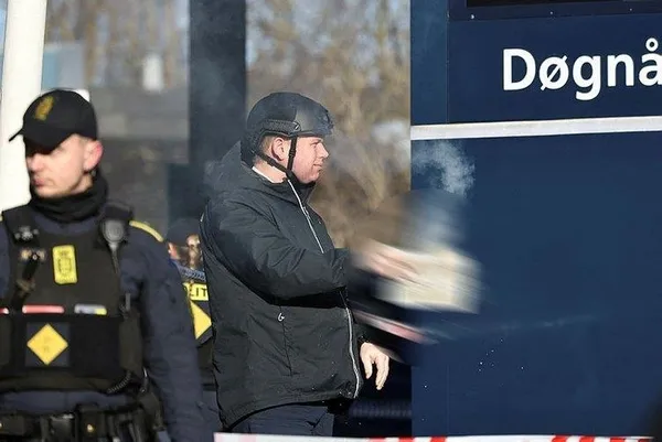 isvecte-cami-onunde-kuran-i-kerim-yakilmasina-turkikeden-tepki-lanetliyoruz-1687961863426.jpeg İsveç'te cami önünde Kur'an-ı Kerim yakılmasına Türkiye'den peş peşe tepkiler! "Bu provokasyona seyirci kalanlar kaybedecek" mesajı-12