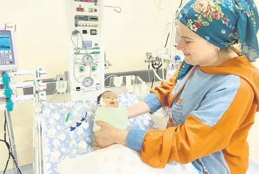 Konya’daki ikiz kardeşler ameliyatla hayata tutundu