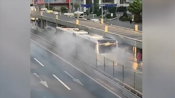 metrobus-degil-arizabus-yandasa-ihale-bakim-yapilmayan-araclar-dokuluyor-biri-daha-yolda-kaldi-1660680561262.jpg Metrobüs değil arızabüs! Yandaşa ihale bakım yapılmayan araçlar dökülüyor! Biri daha yolda kaldı-2