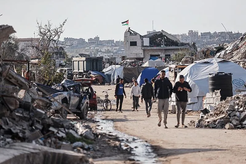 Gazze'de ateşkes anlaşmasının yürürlüğe girmesinin ardından günlük yaşam zor şartlar altında devam ediyor. (AA)