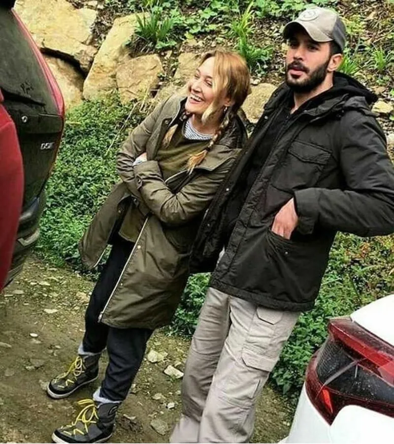 baris-arduc-ve-gupse-ozay-kizlarini-geleneklere-bagli-yetistiriyor-1774419735952.jpeg “Elimizi öptü çok değerli” Barış Arduç ve Gupse Özay kızlarını geleneklere bağlı yetiştiriyor: Jan Asya artık büyüdü!-8