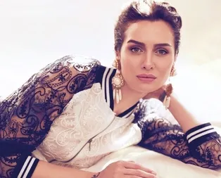 Biri Sarp’ı gözetliyor