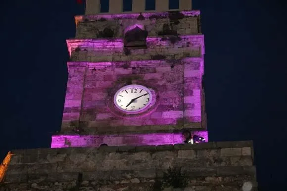 İntihar için saat kulesine çıkan kişiye 'atla' dediler! Bakın sonra ne oldu...-1