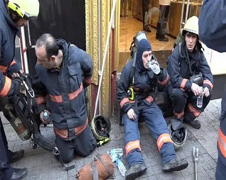 İstiklal'de yangın paniği-1