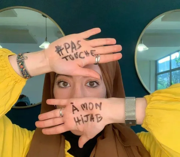 fransada-musluman-kadinlar-siyasetcilerin-surekli-gundeminde-olan-basortusu-yasaklarina-karsi-pas-touche-a-mon-hijab-basortume-dokunma-kampanyasi-basl-1620376828024.jpg