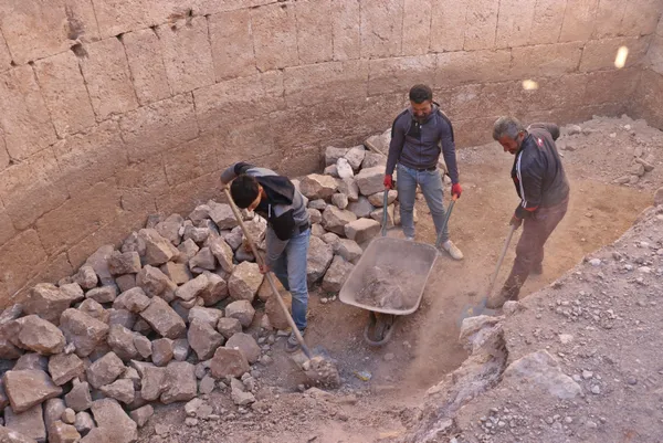mardin-dara-antik-kentindeki-kazilarda-zeytin-ezme-tasi-bulundu-6inci-yuzyilda-zeytin-uretim-yeri-oldugunu-gos-1644908996933.jpg Mardin Dara Antik Kenti'ndeki kazılarda zeytin ezme taşı bulundu! 6'ıncı yüzyılda zeytin üretim yeri olduğunu gösteriyor: Fabrikasyon üretim-4