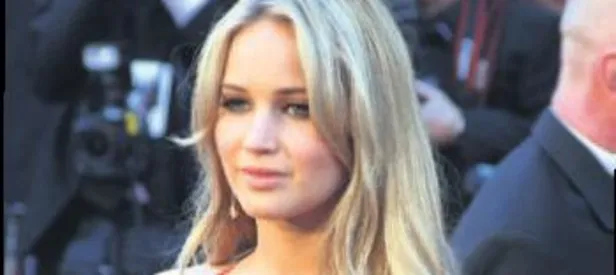 Jennifer nişanlandı