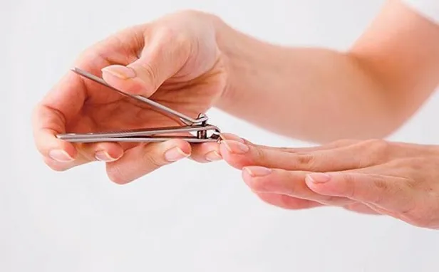 Oruçluyken tırnak kesilir mi? Tırnak kesmek orucu bozar mı? Boğazdan kan gelmesi orucu bozar mı? Diyanet orucu bozan şeyler neler?-2