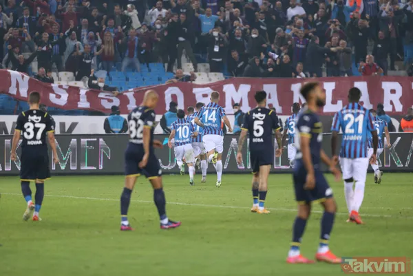 Trabzonspor - Fenerbahçe maçı nefes kesti! İşte heyecan dolu maçtan ekrana yansımayan kareler... - 31