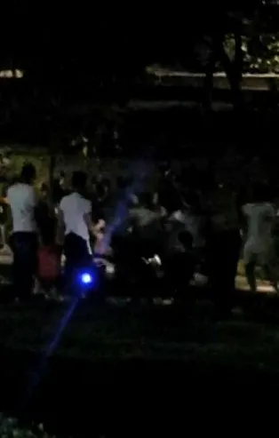 Koronavirüse aldırmadan müzik eşliğinde halay çektiler! Bu kez Maçka Parkı...
