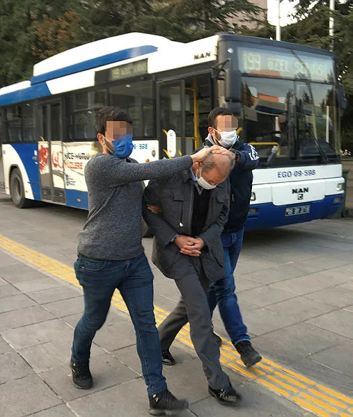 eski-emniyet-muduru-yuksel-sezer-fetoye-calistigi-icin-tutuklandi-1605540841672.jpg Eski Emniyet Müdürü Yüksel Sezer, FETÖ'ye çalıştığı için tutuklandı-3