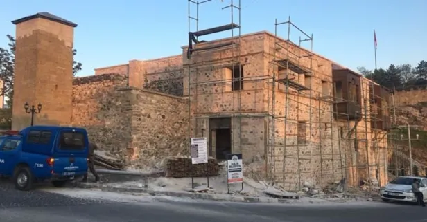 Tarihi konaktan para fışkırdı! Kapı kirişinde...-1