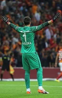 Muslera rekora hazırlanıyor