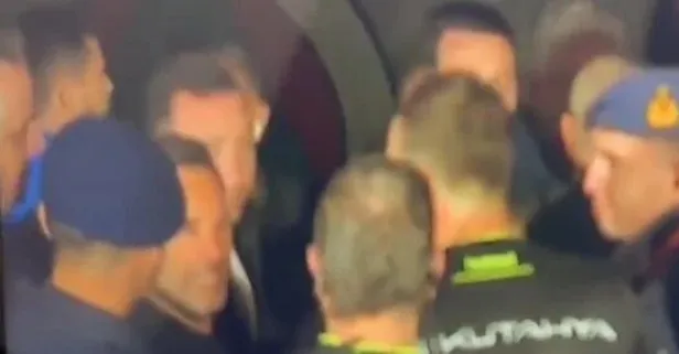 Galatasaray'da kırmızı kart! Devre arası isyan sonrası oyundan atıldı