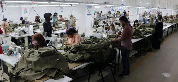 yaptiklari-isi-duyunca-tuyleriniz-urperecek-abd-icin-15-milyon-ceset-torbasi-diktiler-1621842771051.jpg Yaptıkları işi duyunca tüyleriniz ürperecek! ABD için 1,5 milyon ceset torbası diktiler-11