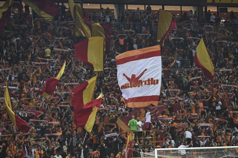 Galatasaray Kasımpaşa'yı Zaha'nın golleriyle geçti! - 12