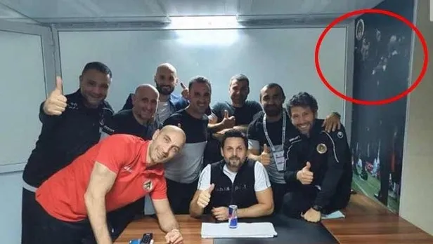 Aytemiz Alanyaspor teknik direktörü Erol Bulut'un zafer pozundaki Fatih Terim detayı!-3