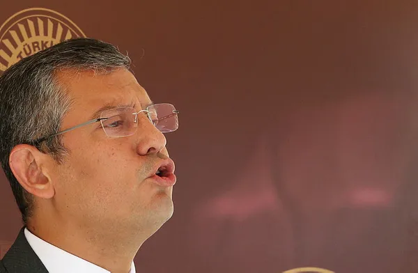 MHP’li Erkan Akçay’dan CHP’li Özgür Özel’e sert tepki: PKK’nın taleplerini kanun teklifi diye Meclis’e sunuyor