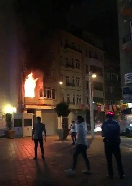 taksimde-kirgizistan-cumhuriyeti-istanbul-baskonsolosluguna-ait-binada-yangin-1599081797474.jpeg