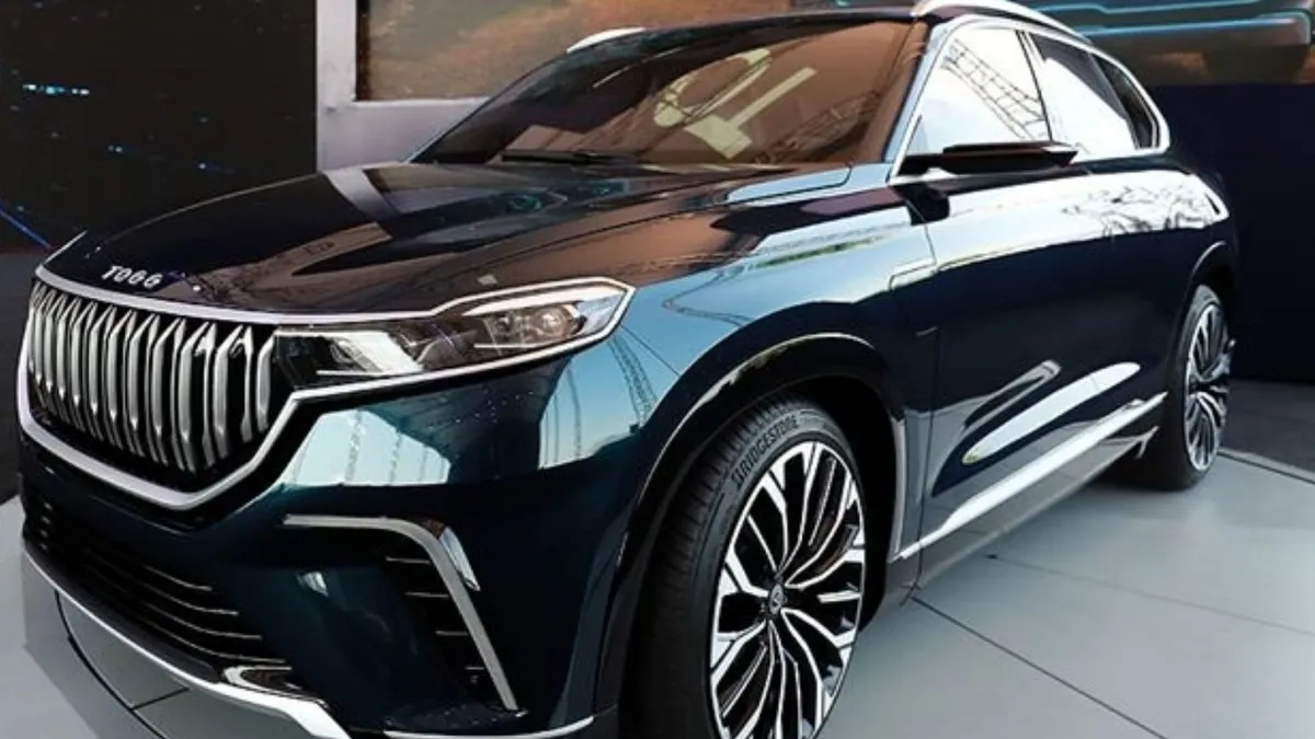 2 milyon altı SUV modelleri için bir oto galeri showroomu