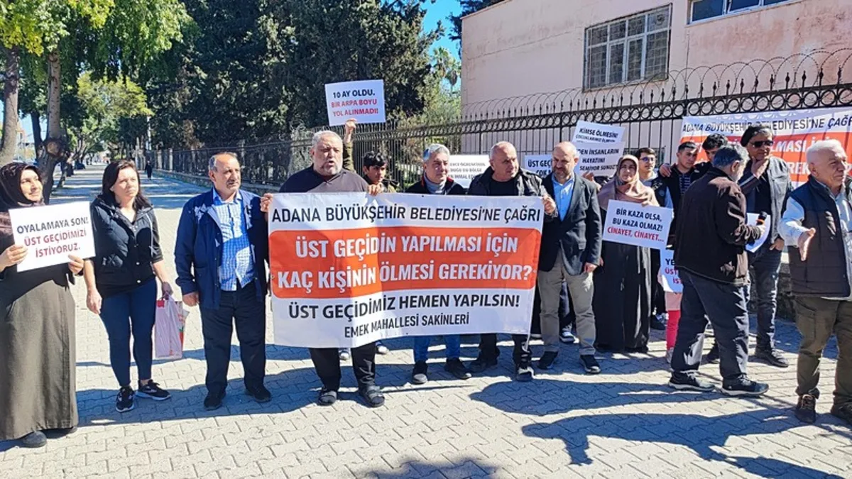 Adana’da üst geçit krizi! Mahalleli ayağa kalktı: 10 aydır tek bir çivi bile çakılmadı